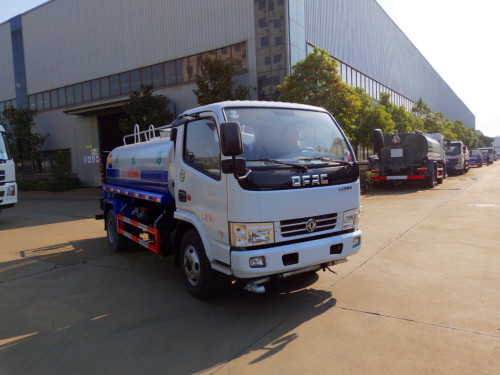 东风5吨多利卡洒水车价格-5立方洒水车报价