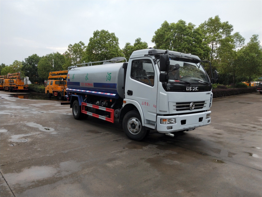 8吨洒水车价格-东风多利卡8立方洒水车价格报价