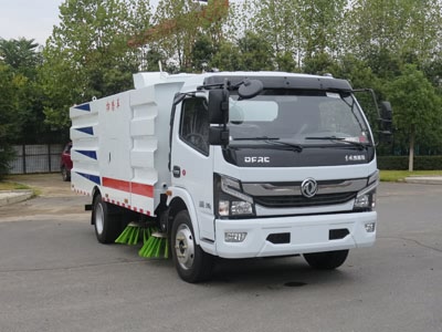 新东日牌YZR5120TSLE6型扫路车